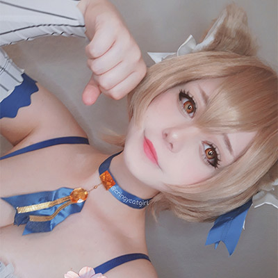 Anime Cosplay Artist trägt ein Catgirl Felix Kostüm mit farbigen Kontaktlinsen. Anime Cosplay Artist trägt ein Catgirl Felix Kostüm mit farbigen Kontaktlinsen.