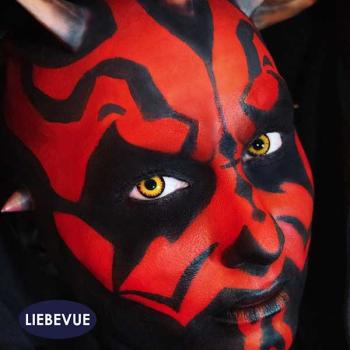 Preview: Liebevue Funky Orange Werewolf – Orange Kontaktlinsen – Cosplay – 3 Monate – 2 Stück Preview: Model mit Make Up trägt Orange Werewolf Kontaktlinsen von LIEBEVUE