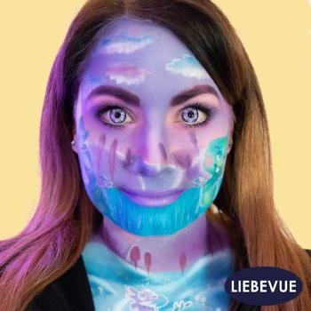 Preview: Liebevue Manga Rose Pink – Farbige Kontaktlinsen – Cosplay – 3 Monate – 2 Stück Preview: Model mit pinken farbigen Kontaktlinsen für Anime Manga Cosplay - LIEBEVUE Manga Rose Pink