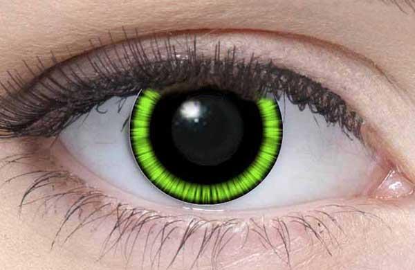 Farbige Kontaktlinsen Motivlinsen LIEBEVUE Manga Green im Auge getragen