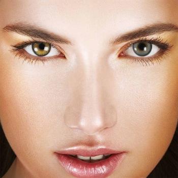 Preview: Elena Bellucci Fantasy IV White Gray – Coloured Contact Lenses – 3 Months – 2 Lenses Preview: Model with coloured contact lenses in one eye - Fantasy IV White Gray