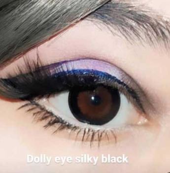 Preview: Liebevue Dolly Eye Silky Black – Coloured Contact Lenses – Cosplay – 3 Months – 2 Lenses Preview: Black cosplay contact lenses from the brand Liebevue Dolly Eye Silky Black on the eye