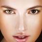 Preview: Model mit brauner farbiger Kontaktlinse auf einem Auge - Fantasy IV Brown