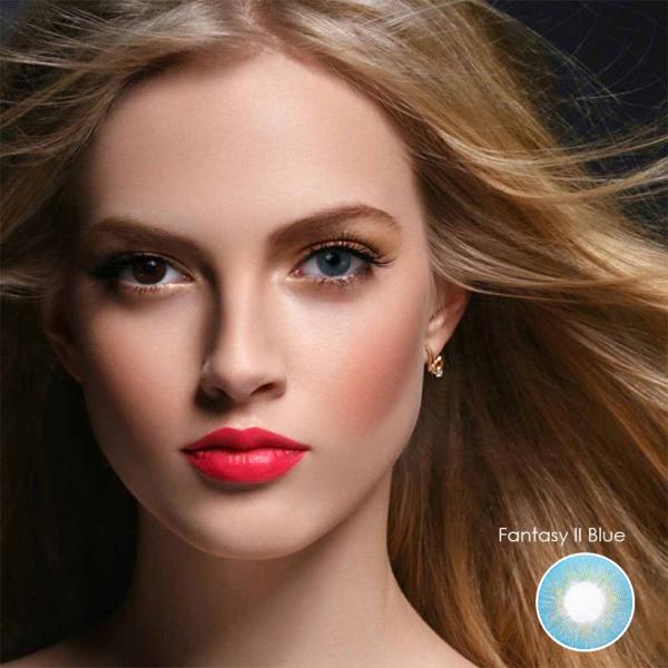 Modell mit farbigen Kontaktlinsen auf einem Auge